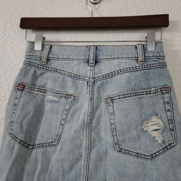 BDG x Urban Outfitters Distressed Denim Light Wash Mini Skirt Size XS - Picture 2 of 6